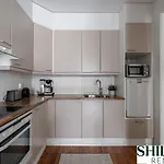 Homelike 1br With Free Parking, Sauna & Balcony Apartamento